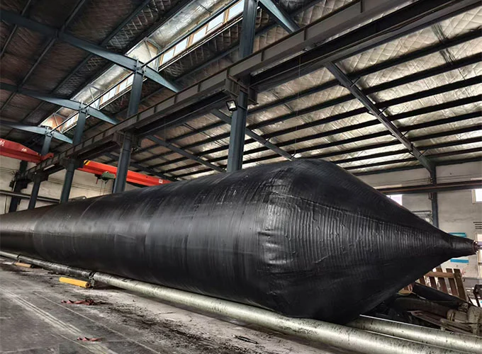 Námořní gumové airbagy
